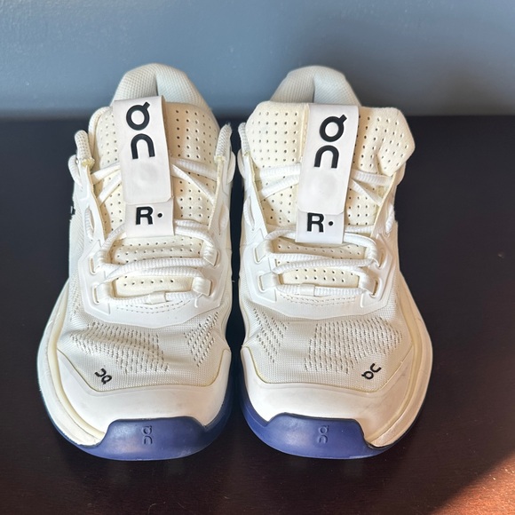 On cloud the Roger pro tennis shoes size w9.5 - Picture 3 of 9